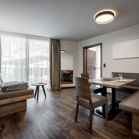 The By Regina سولدن